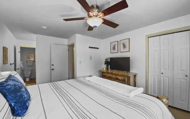 Ski Hill 40 2 Bedroom Condo by RedAwning