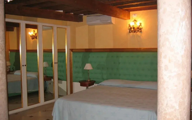 Fenice Apartments in Venice - Sant'Angelo