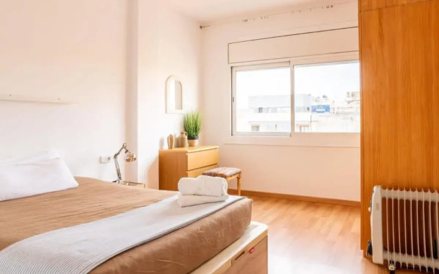 Bright and modern 4BD with terrace near Arc de Triomf