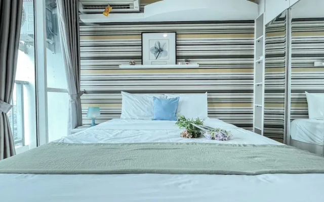 Neat Studio Room At Tifolia Apartment
