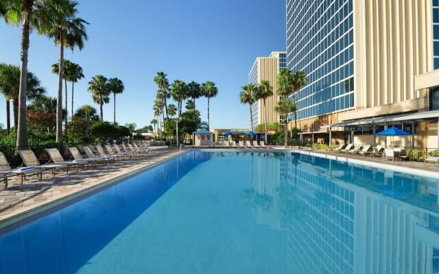 Отель DoubleTree by Hilton at the Entrance to Universal Orlando бассейн