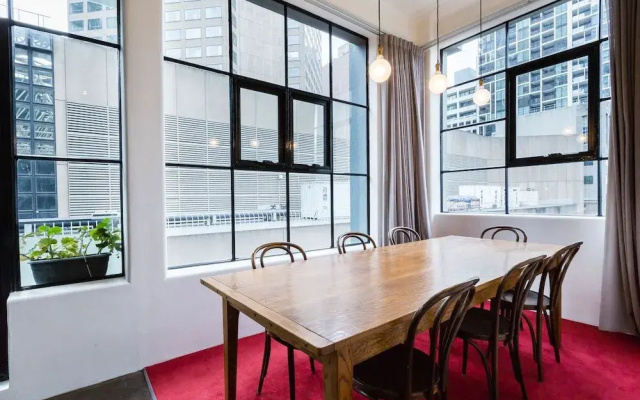 CYNTHIA, 2BDR Melbourne Apartment