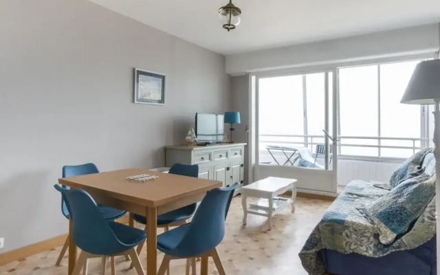Charming Apartment in Courseulles sur Mer Near Seabeach