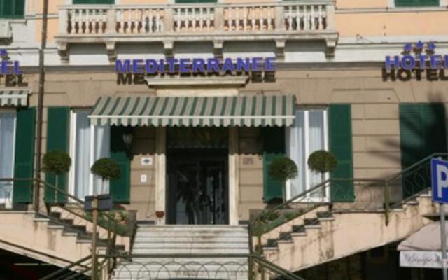 Hotel Mediterranee вид на фасад