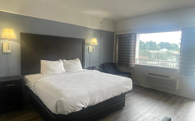 Motel 6 Norfolk, VA – East Little Creek