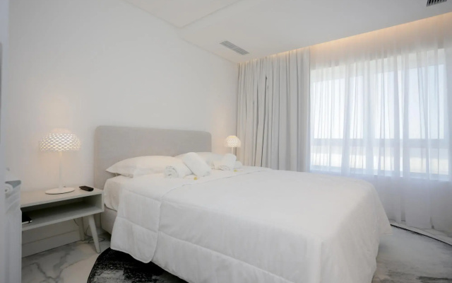 Sea Side Luxury Apartment