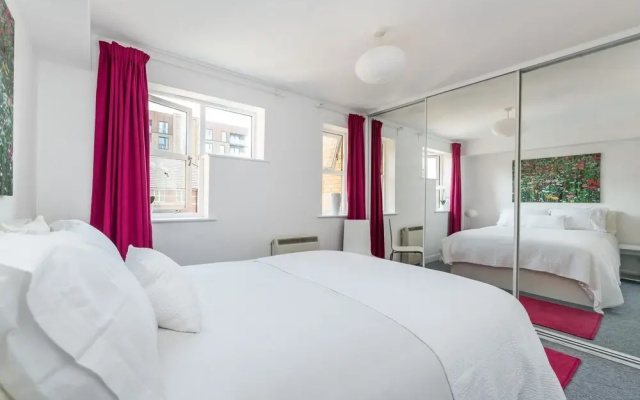 Fantastic 1 Bedroom Flat With Great Marina Views