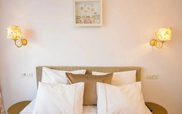 Tres Chic Studio - Victoria Avenue