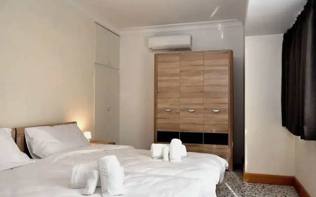 2 Bedroom Central Spacious With Sea Views