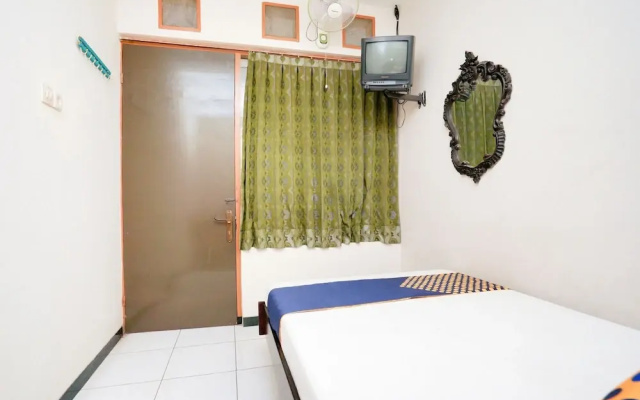 Ratna Backpacker Syariah by OYO Rooms