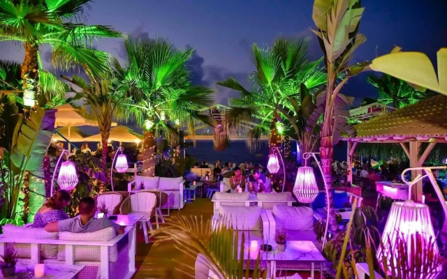 Karteris Luxury Suites