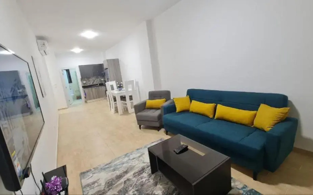 Beautiful apartment with sea and pool view