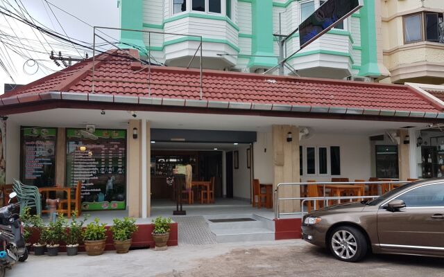 Отель Welcome Inn Karon вид на фасад