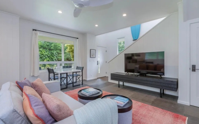 Hanalei Beachfront 2 Bedroom Home by RedAwning