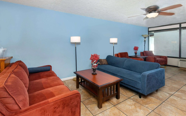 Americana Inn, a Travelodge by Wyndham