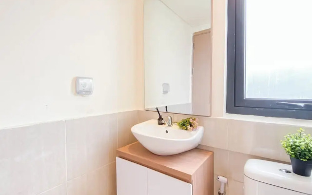 Homey And Modern 2Br At Meikarta Apartment