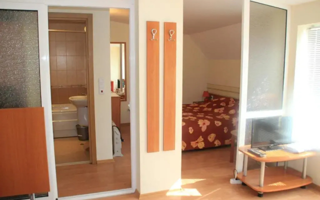 Luxury Studio, Eagle Rock Apartments