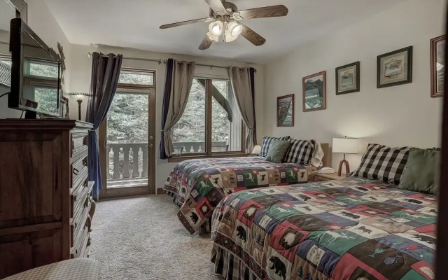 2br- Arrowhead Village- Great Location And Gorgeous  2 Bedroom Condo by RedAwning