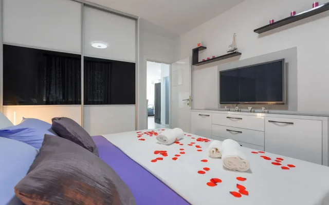 Split City Apartment