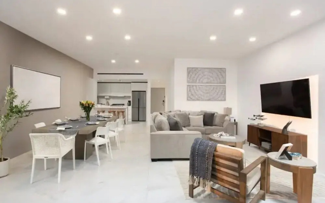 3BD Condo near Beach and Marina