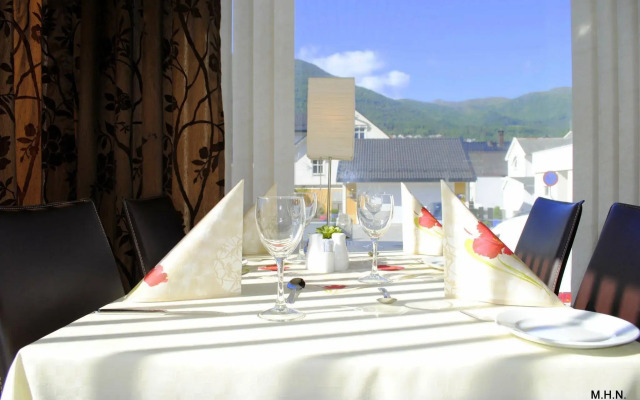 Nordfjord Hotell - Bryggen