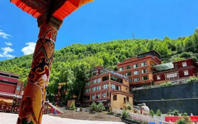 Minshan Xingzhe Muxin Wangqinda Hotel (Dege Yinjing Yuan Branch)