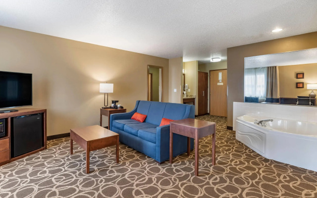 Comfort Inn Dyersville Near Field of Dreams