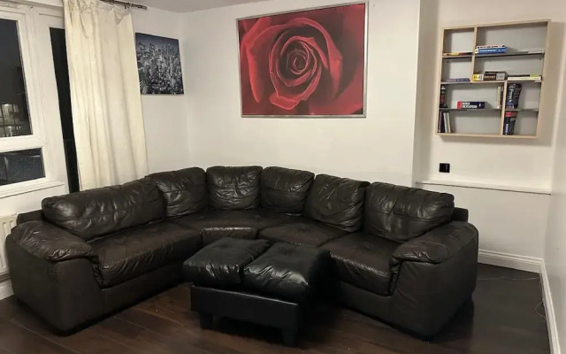 Stylish 1BR Apt w/ Fireplace & High-speed Wifi