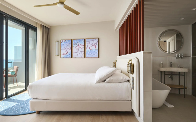 Marina Bay Riviera Hotel, Curio Collection by Hilton