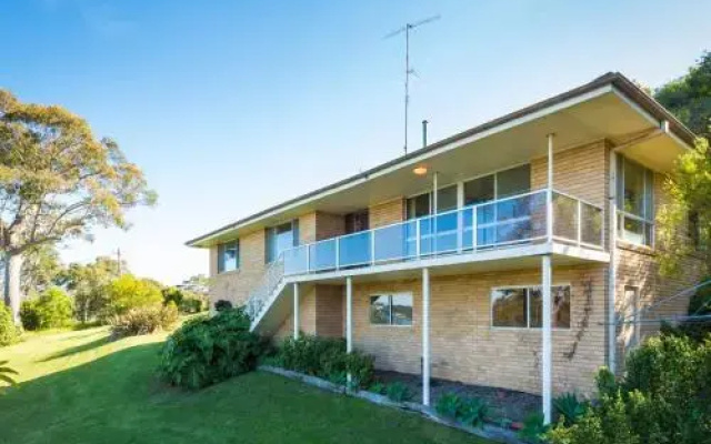 2 Water Crescent - Retro Haven