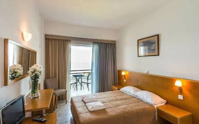 Niforeika Beach Hotel & Bungalows