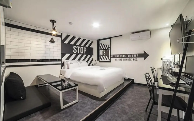 Gunsan Hotel Box