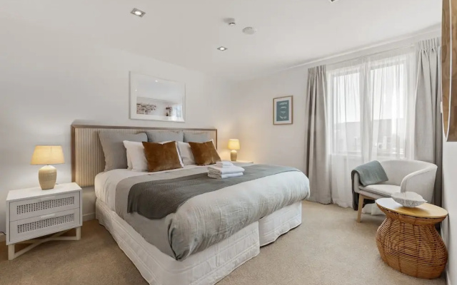 Paihia 2 Bedroom Apartment with Pool