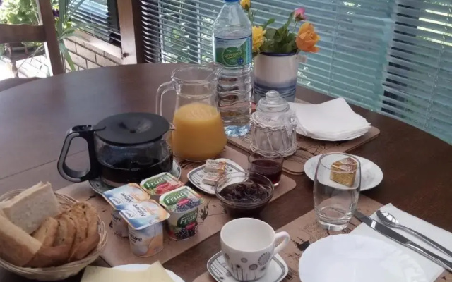 chez Myla chambre avec tv écran plat et salle de bain privative