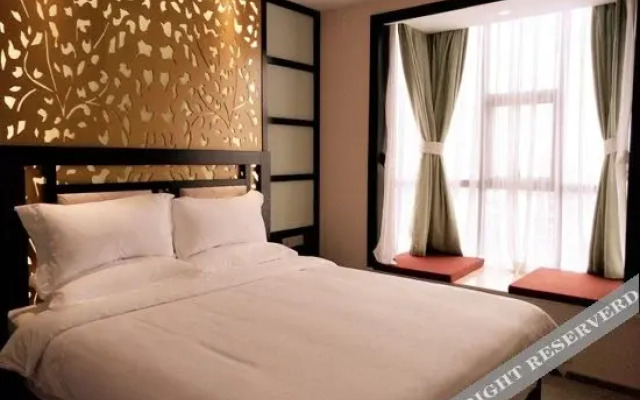 Super 8 Hotel (Yizhou Hechi University & Bus Terminal Branch)