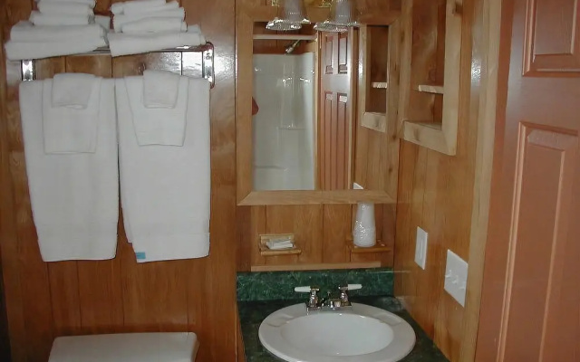Edgewater Motel