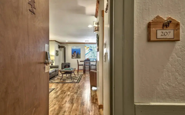 207 Lakeland - 1 Br Condo
