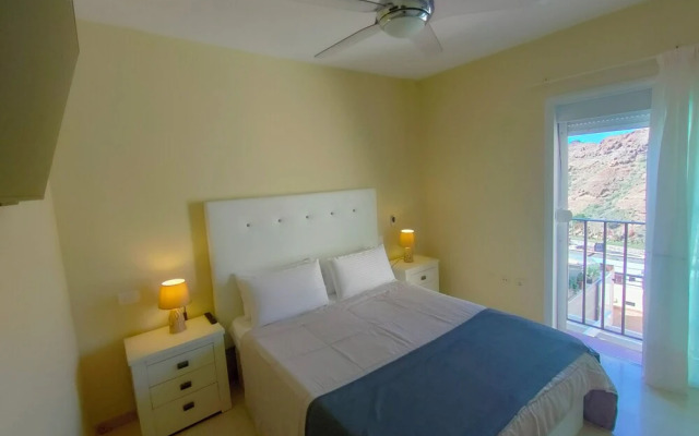 Spacious Apartment With Jacuzzi and Pool Access