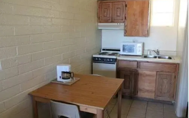 The Sunland Motel