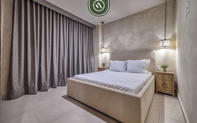 Luxury 2 BR Condo Near Beaches - Pools - Gym