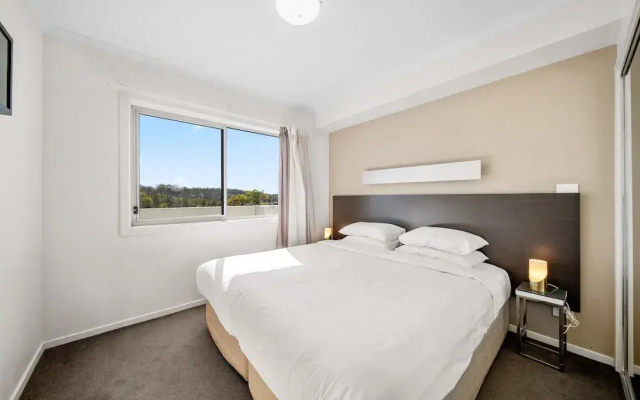 Bright 1-bed Apartment With Balcony