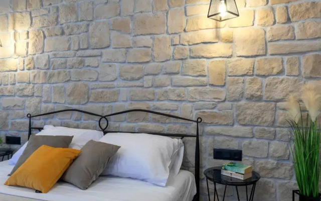 TEONA Luxury Studio Apartment with jacuzzi and terrace sea view