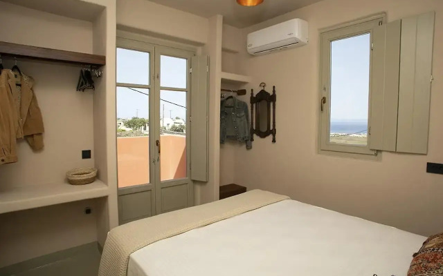 Pink Freud Villas Santorini