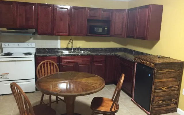 Dragon Inn & Suites