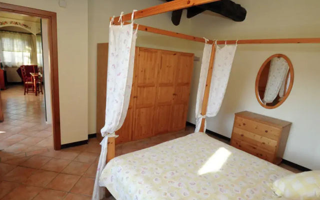 Spacious Apartment in Monticelli Brusati with Pool