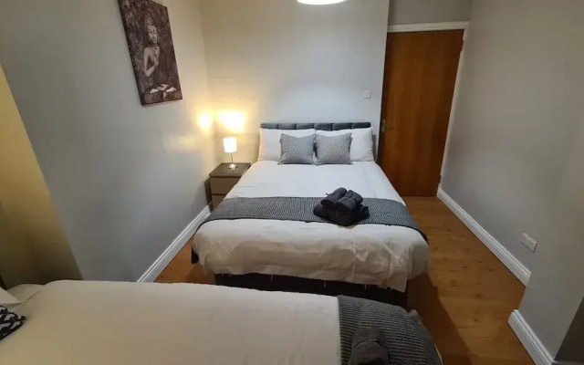 Waterworks En Suite Rooms with Private Living Room
