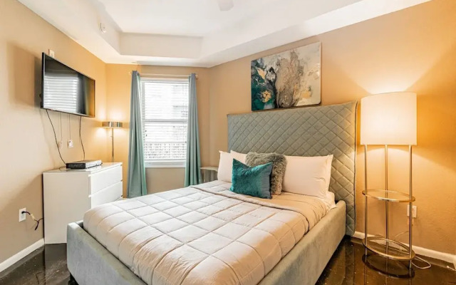 BC-324: Channelside Luxury Apartment