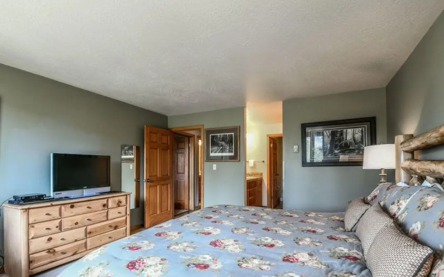 Lodgepole 2015 by SummitCove Vacation Lodging