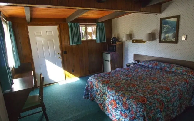 Mountain Pine Motel