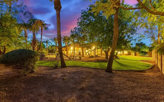 Cloud Chandler 4 Bedroom Home by RedAwning